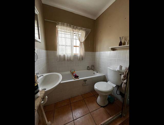 2 BEDROOM TOWNHOUSE FOR SALE IN GULDENLAND